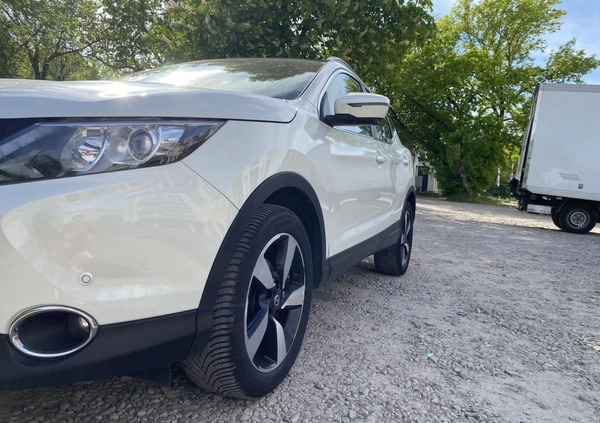 Nissan Qashqai cena 55000 przebieg: 205585, rok produkcji 2015 z Pruszków małe 172